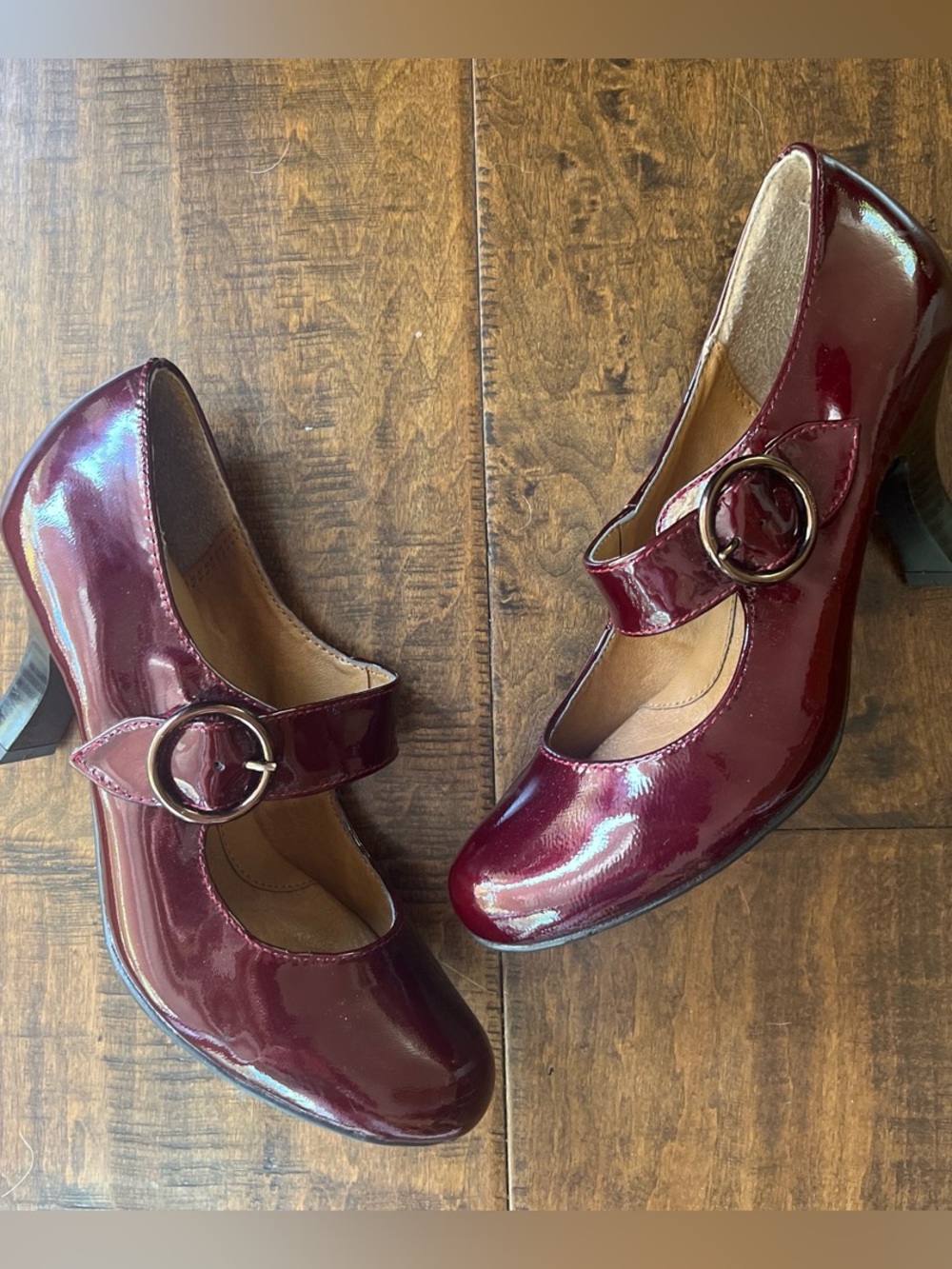 Eurosoft by Sofft Fiorenza retro burgundy patent leather Mary Janes Sz. 7